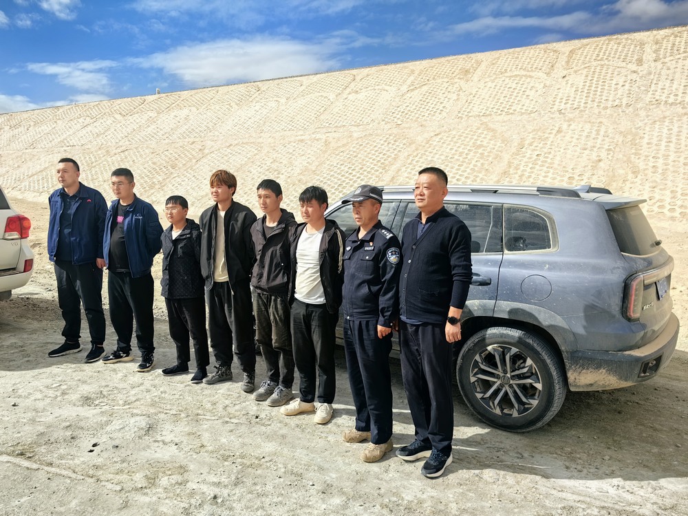 乐虎建设天工公司:与时间赛跑,6小时上演生死戈壁滩救援 乐虎建设天工公司:与时间赛跑,6小时上演生死戈壁滩救援