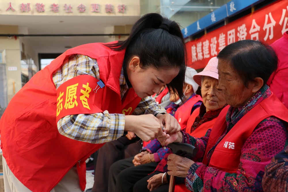 乐虎建设澄合分公司:敬老志愿服务 党员在行动 乐虎建设澄合分公司:敬老志愿服务 党员在行动