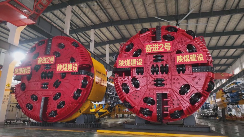 乐虎建设两台“奋进2号”TBM下线 乐虎建设两台“奋进2号”TBM下线